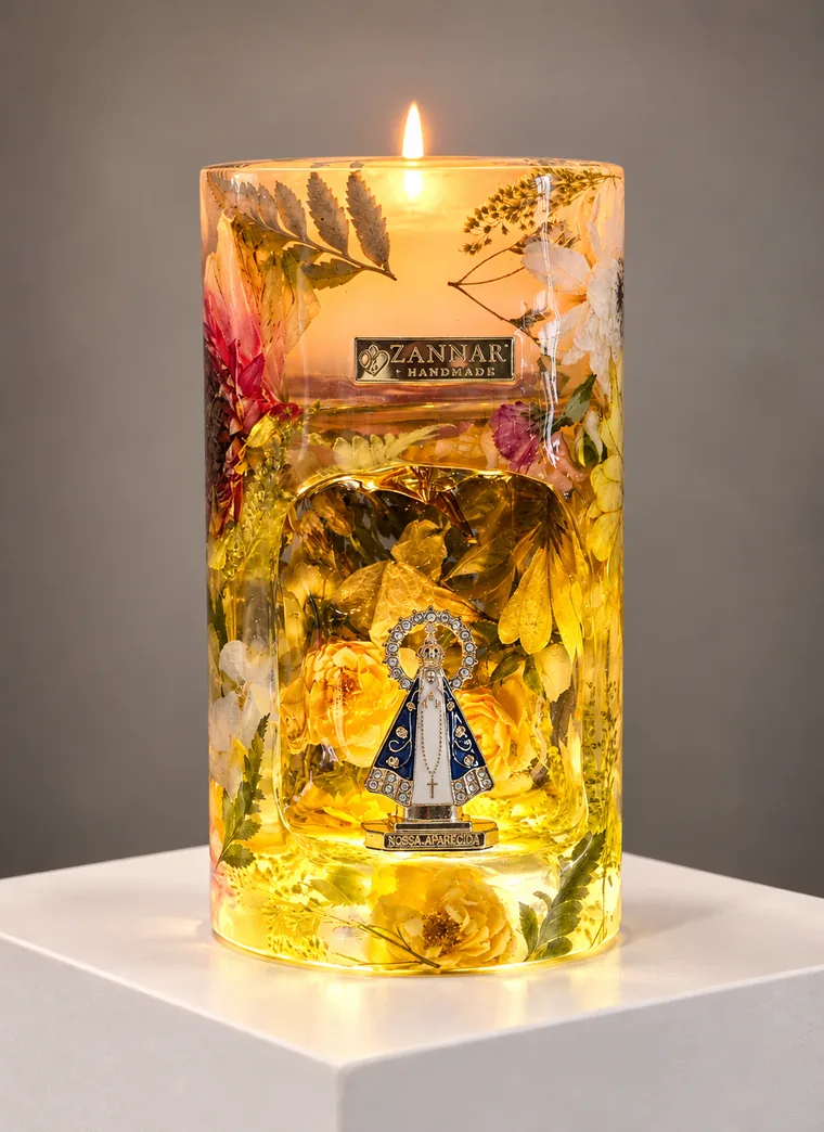 Vela gruta maciça com flores
